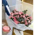 10| Cake With Bouquet