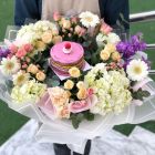 51| Mini cake and flowers