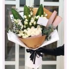 46|white roses and baby roses