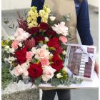 EA29| Flowers stand with chocolates