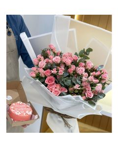 10| Cake With Bouquet