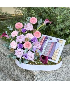 336| Flowers With Chocolate stand