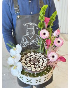 819 | Chocolate Graduation Stand